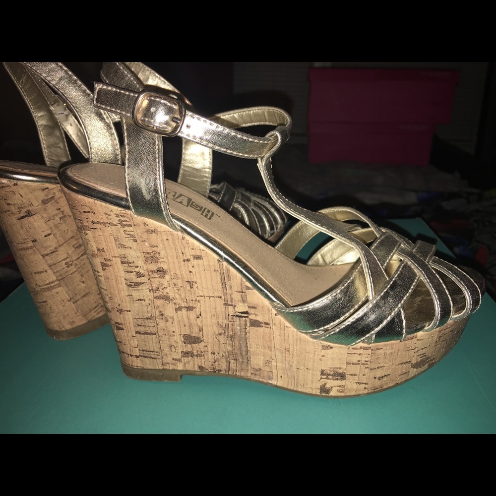 Gold Wedges - Picture 2 of 3